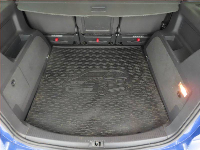 Volkswagen Touran (2011) 2.0 TDI, Automat, Tempomat - fotka 14 z 15