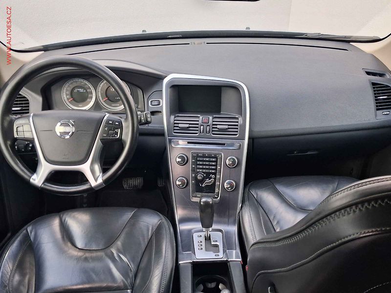 Volvo XC60 (2013) 2.4D5 4x4, ČR, servis.kniha - fotka 8 z 17