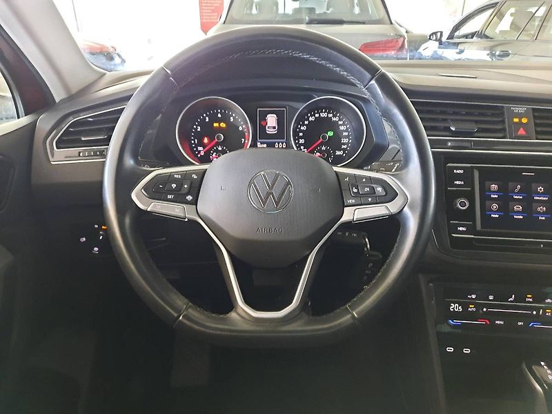 Volkswagen Tiguan (2022) Life 2.0 TSI 4Motion (140kW/19 - fotka 14 z 29