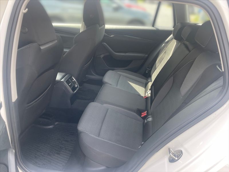 Škoda Octavia 1,0 TSI 81 Ambition - fotka 8 z 11
