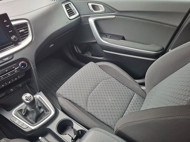 Kia Ceed (2023) SW 1.5T-GDI 118kW -1.MAJITEL - fotka 14 z 38