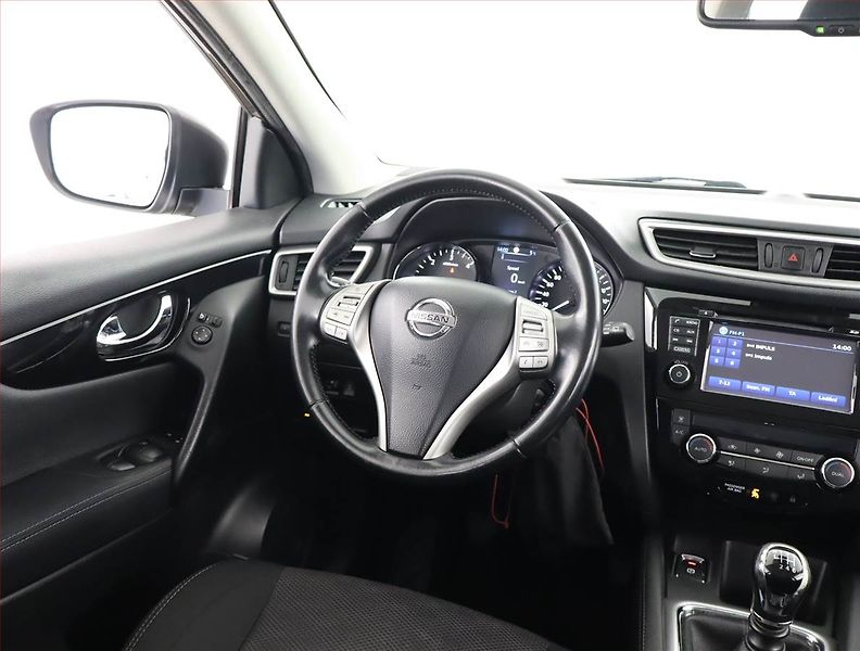 Nissan Qashqai (2014) Acenta 1.6 dCi, 4X4, ČR,1.maj - fotka 7 z 20