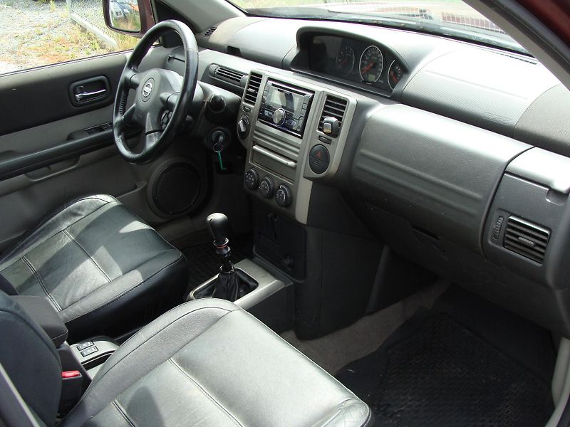 Nissan X-Trail 2.2 DCi, 100 kW, klimatizace - fotka 23 z 27