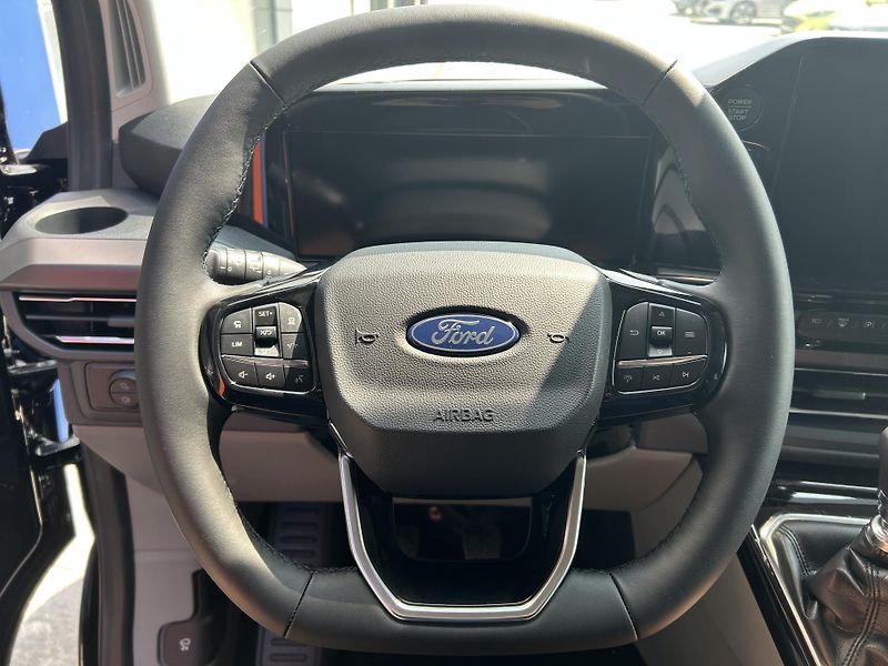 Ford Tourneo Custom Titanium L1 2.0 EcoBlue 110 kW - fotka 23 z 37
