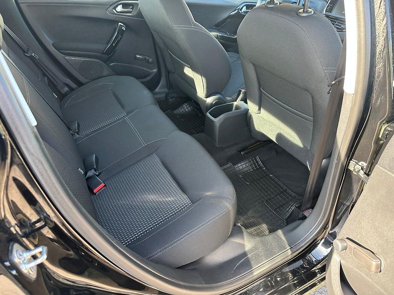 Peugeot 208 (2015) 1,2Turbo 81kw Style - fotka 13 z 25