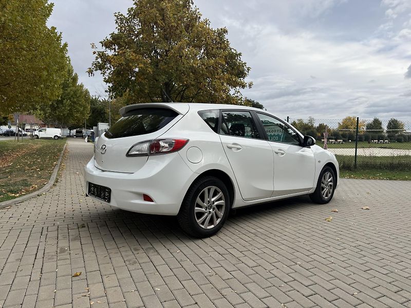 Mazda 3 1.6 MIRAI - fotka 11 z 31