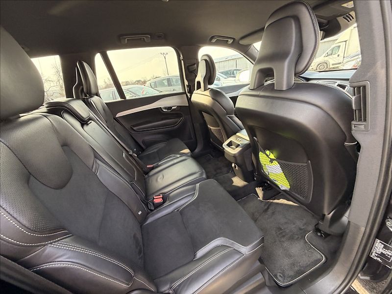 Volvo XC90 2,0 R-DESIGN SERVISKA TAŽNÉ - fotka 30 z 42