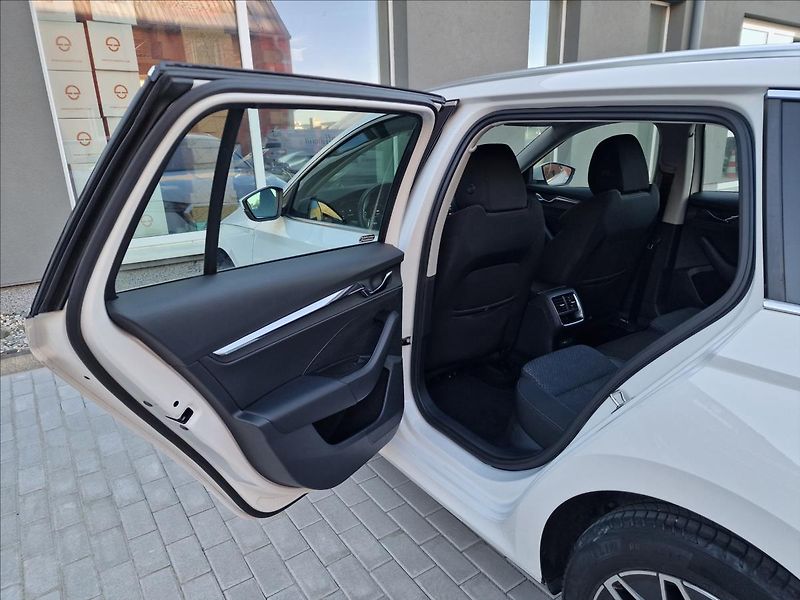 Škoda Octavia 2.0 TDI Style Combi,ČR,1.Maj. - fotka 18 z 49
