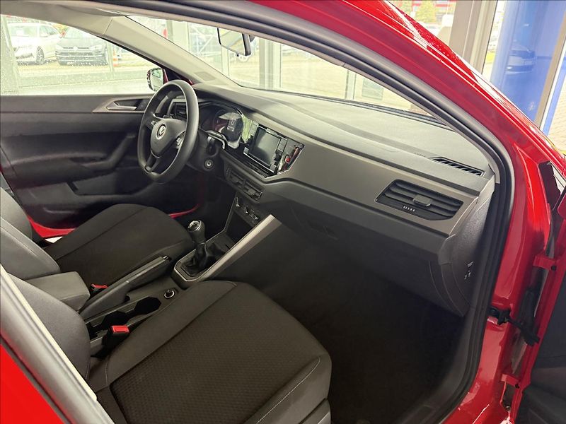 Volkswagen Polo 1,0   MPI 59kW,SERVISKA,1.MAJ - fotka 9 z 22