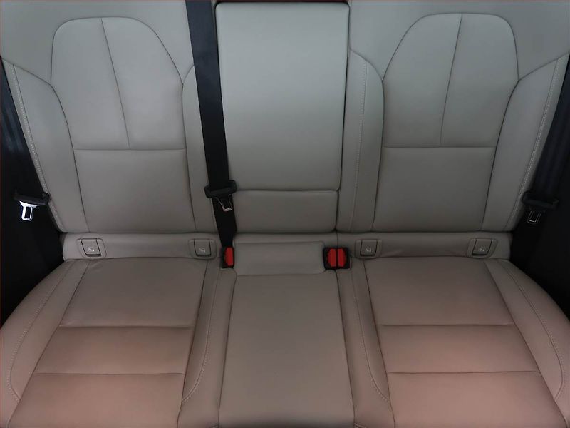 Volvo XC40 (2018) D4 AWD - fotka 10 z 24