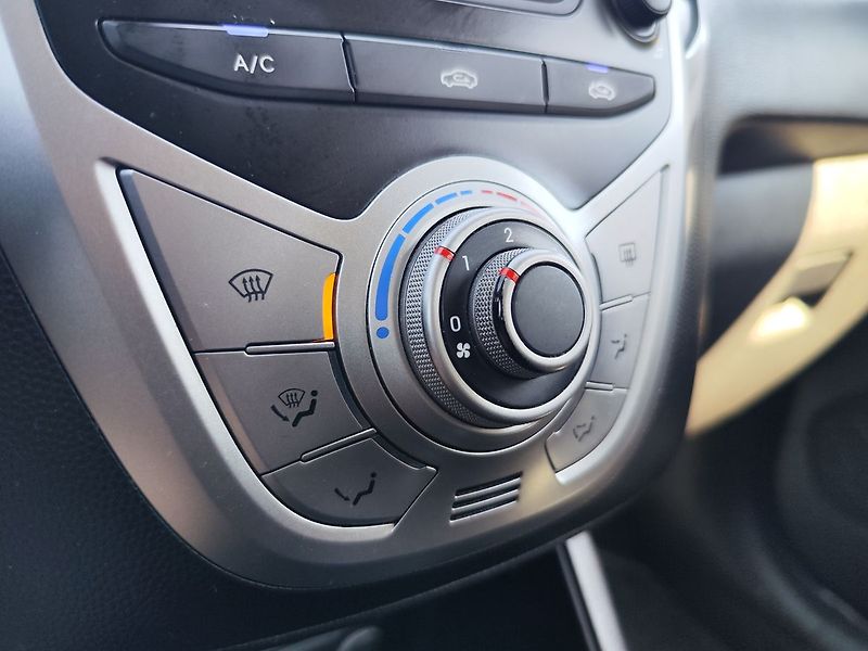 Hyundai ix20 1.4 CRDi/66kW Comfort - fotka 16 z 29