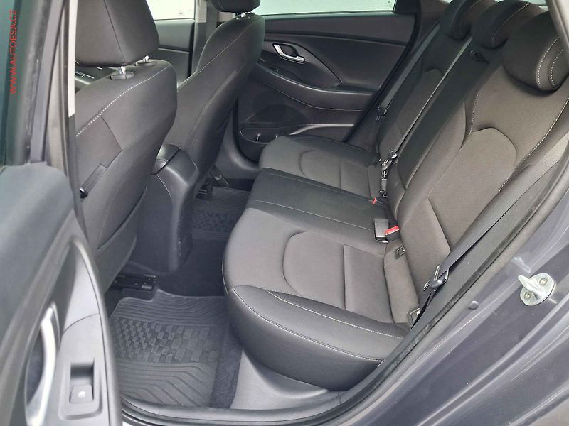 Hyundai i30 (2017) 1.4 T-GDi, 2.maj,ČR, Style - fotka 10 z 21