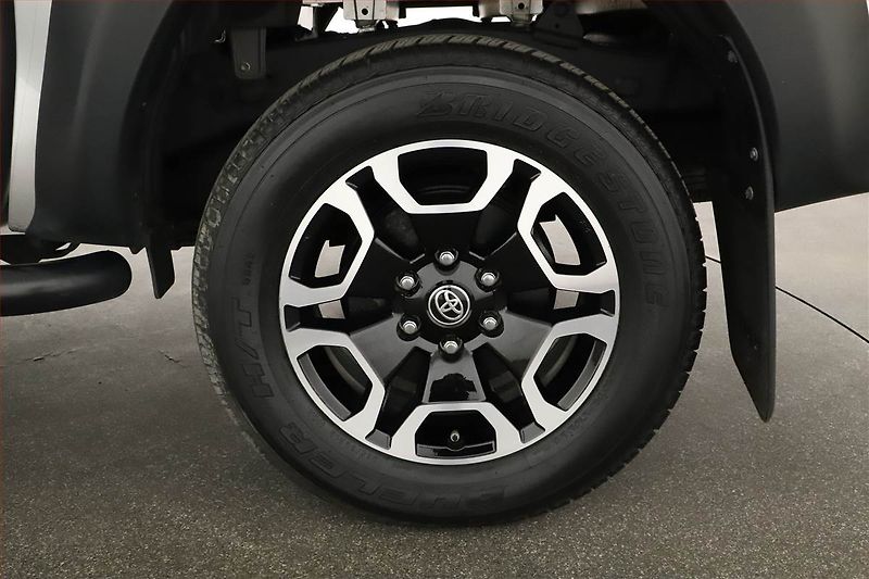 Toyota Hilux (2025) 2.8 D-4D MHEV - fotka 21 z 21