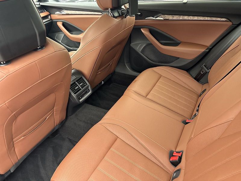 Škoda Superb (2025) Combi 1.5 TSI iV DSG L&K - fotka 8 z 33