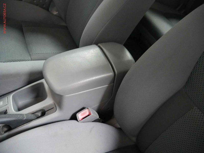 Toyota RAV4 (2001) 2.0VVT-i 4x4, AC - fotka 18 z 18