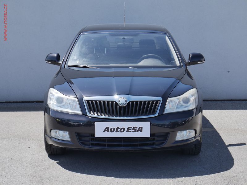 Škoda Octavia (2009) 1.6MPi, 1.maj,ČR, AC, park - fotka 2 z 15
