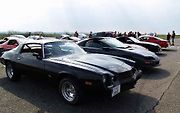 Sraz amerických vozů Chevrolet Camaro a Pontiac Firebird v Kolíně.