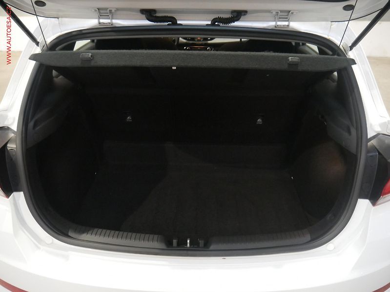 Hyundai i30 (2020) 1.0T-GDi, ČR, AC, temp - fotka 7 z 17