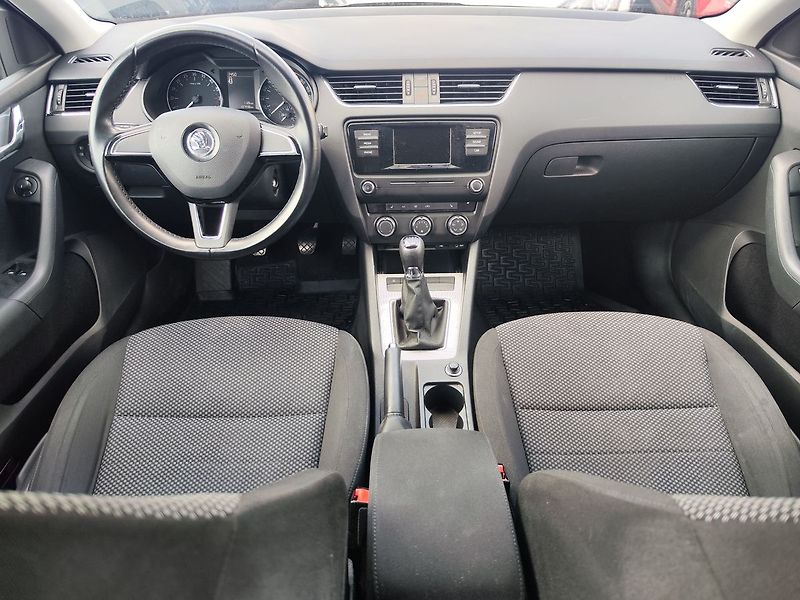 Škoda Octavia 1.6 TDI/81kW Ambition - fotka 11 z 22
