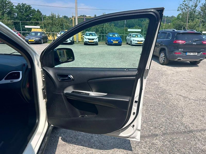 Fiat Freemont 2.0JTD 7-míst/Tempomat/Tažné - fotka 27 z 35