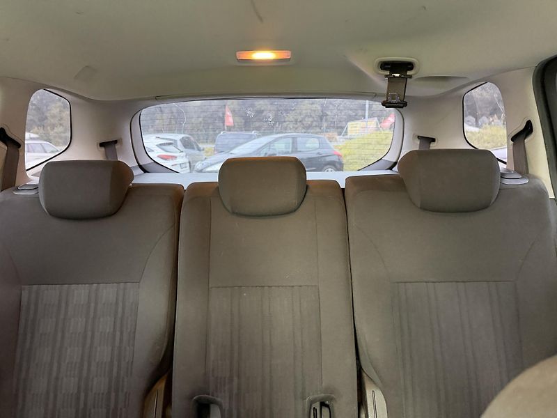 Opel Zafira 2.0 CDTi 7 MIST - fotka 18 z 23