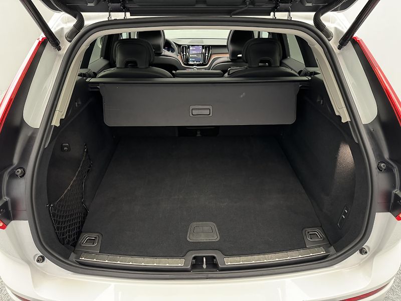 Volvo XC60 T8 AWD BRIGHT PLUS REZERVACE - fotka 5 z 48