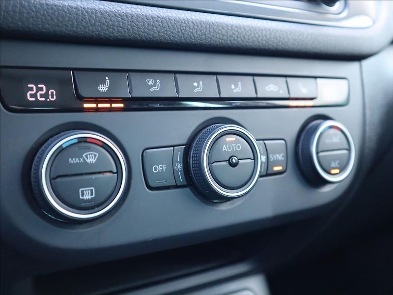 Volkswagen Tiguan 2,0   TDi Sport Pano Kamera Dy - fotka 21 z 36