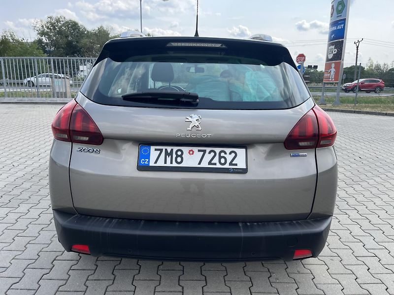 Peugeot 2008 (2016) 1.2 PURETECH - fotka 6 z 16