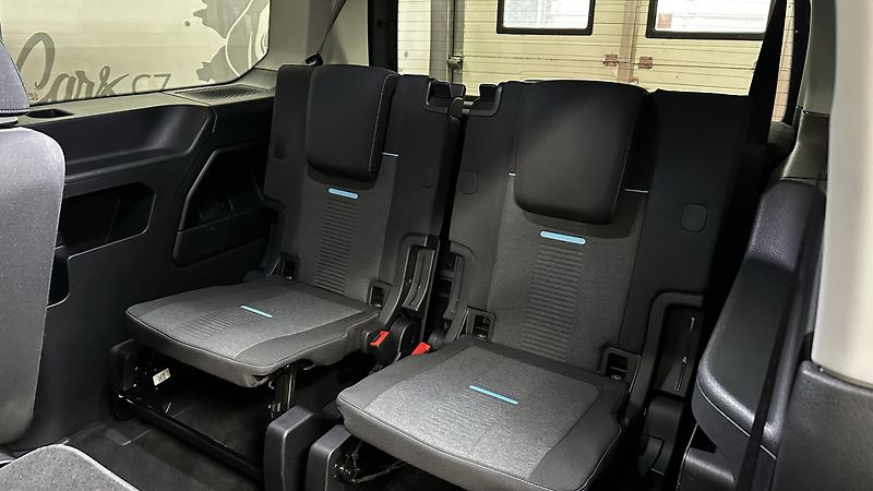 Ford Tourneo Connect ZÁRUKA / 7 MÍST / TOP STAV - fotka 19 z 40