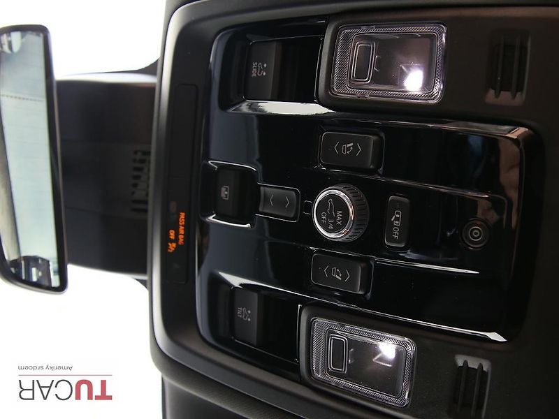 Chevrolet Suburban 6,2 V8 High Country - fotka 37 z 51