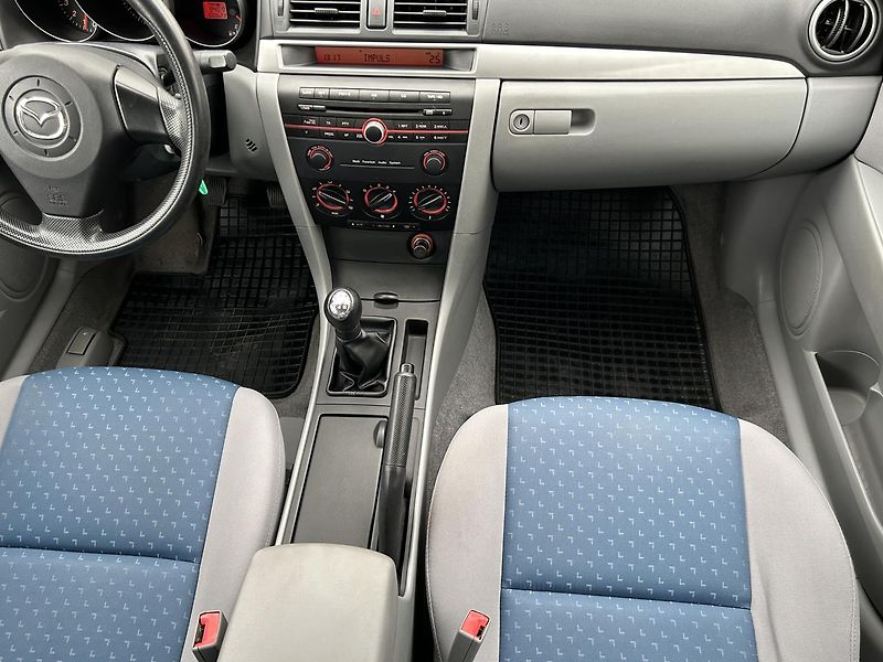 Mazda 3 1.6 i . - fotka 15 z 22