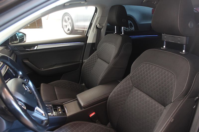Škoda Superb (2015) 2.0TDI DSG STYLE+ Navi LED - fotka 19 z 43