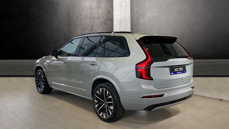 Volvo XC90 (2025) PLUS DARK, T8 AWD, 228+107 kW - fotka 5 z 15