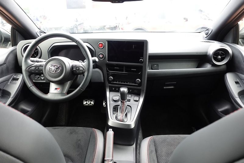 Toyota GR Yaris 1.6Turbo 8AT 4X4 Dynamic + VIP - fotka 16 z 33