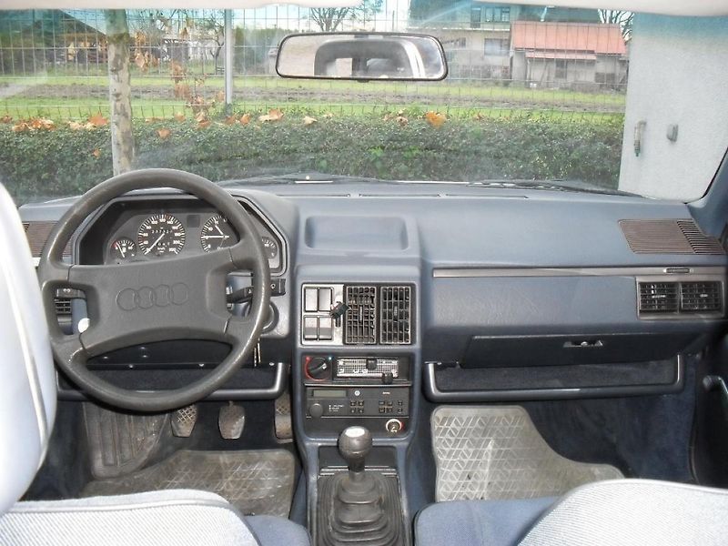 Audi 100 2,3 E C3 100Kw Velmi zachovalá - fotka 18 z 21