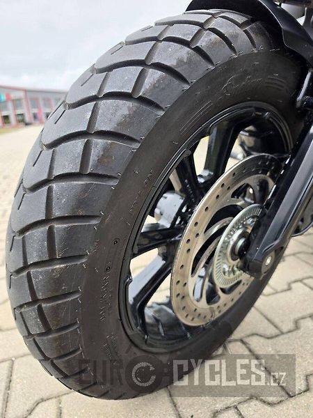 Indian (2018) Scout Bobber - fotka 5 z 15
