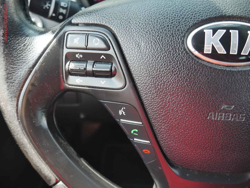 Kia Ceed (2014) 1.6 CRDI, ČR, AC, temp - fotka 13 z 15