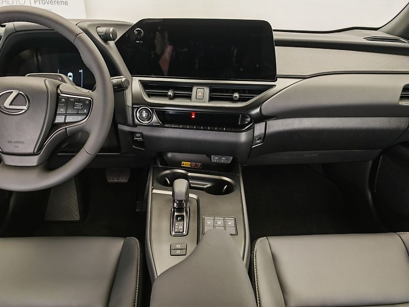 Lexus UX 300h 300h 4x2 F Sport Design - fotka 16 z 40