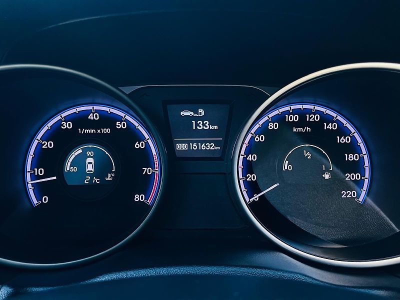 Hyundai ix35 2.0i MANUÁL VÝHŘEV SERVISKA - fotka 45 z 45