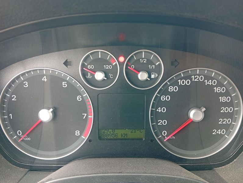 Ford C-MAX 1.6i Ghia, koupeno v ČR - fotka 11 z 23