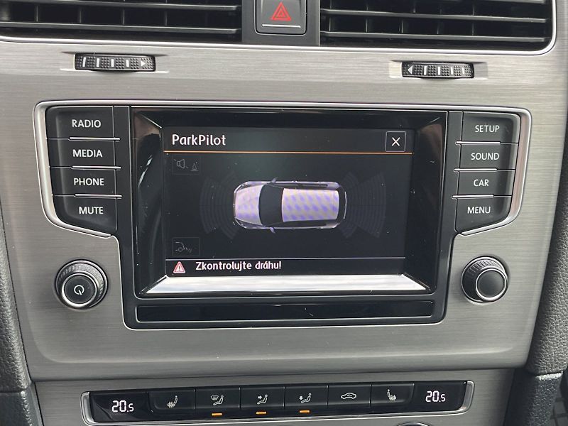 Volkswagen Golf (2015) 1.6 TDI 77 kW Comfortline - fotka 14 z 29
