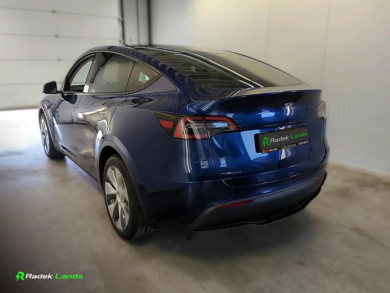 Tesla Model Y (2023) Standard Range RWD, LFP - fotka 2 z 11