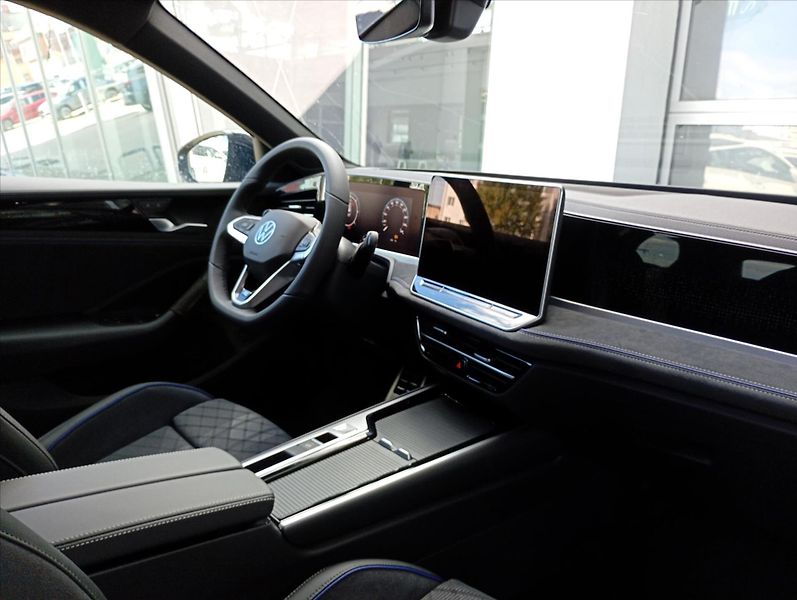 Volkswagen Passat (2026) 2,0 TDI 110kW 7DSG  R-Line Peo - fotka 16 z 19