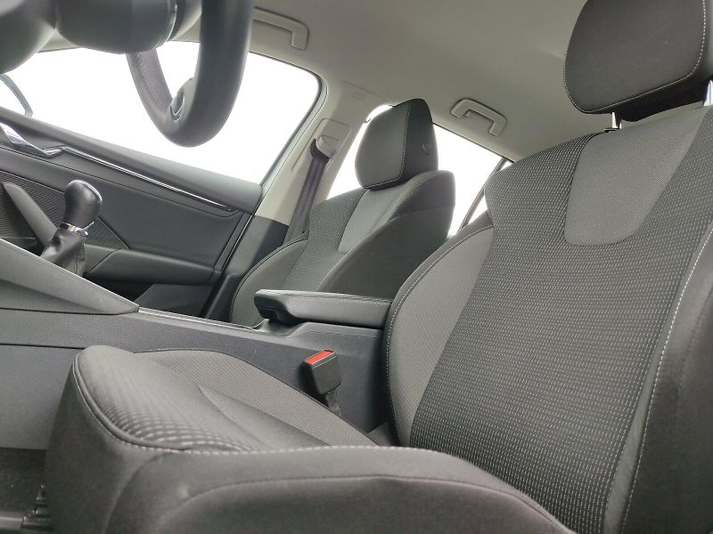 Škoda Octavia (2023) Combi Ambition Plus 2,0 Tdi 85 - fotka 19 z 30