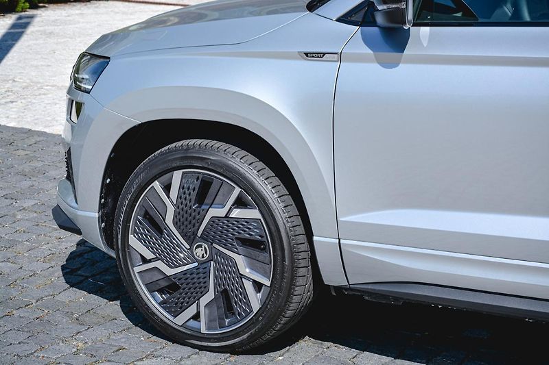 Škoda Karoq 2,0Tdi Exclusive 7ST DSG 4x4 Z - fotka 14 z 33