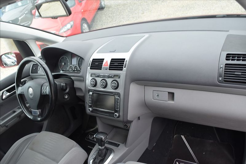 Volkswagen Touran 1,9 TDI 77KW AUTOMAT PO STK - fotka 22 z 46