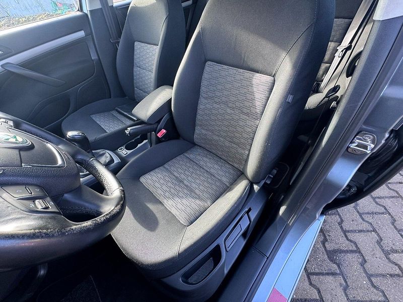 Škoda Octavia (2012) 1,6 TDI 77KW TAŽNÉ SK FACELIFT - fotka 22 z 49