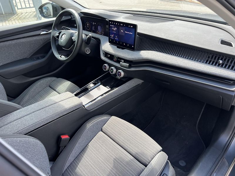 Škoda Superb 2.0 TDi Selection ČR - fotka 11 z 20