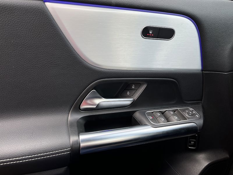 Mercedes-Benz GLA 250 4MATIC Urban Keyless LED - fotka 13 z 21