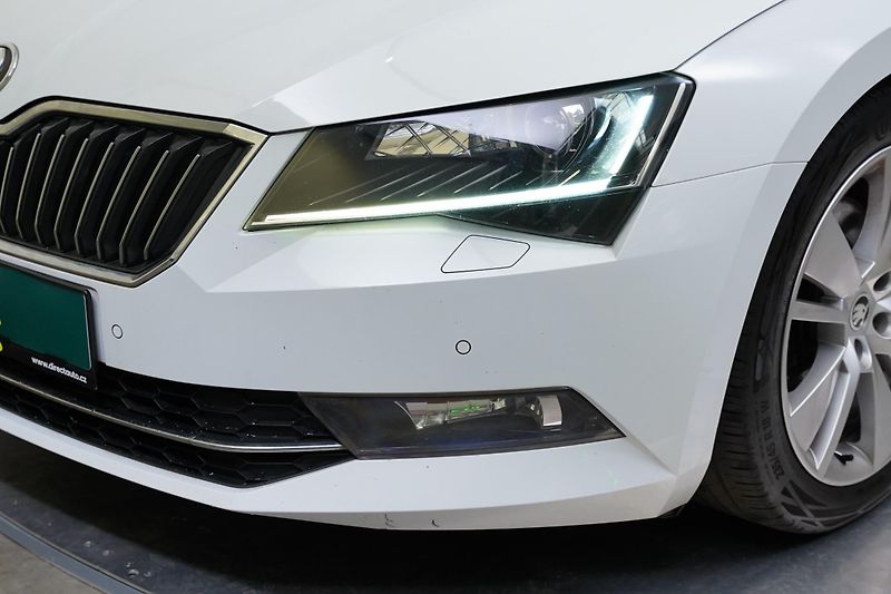 Škoda Superb - fotka 9 z 26